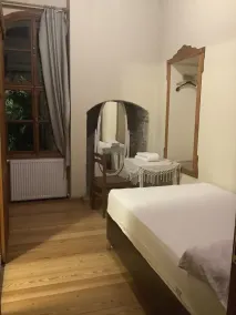 Athena Pension - Camera