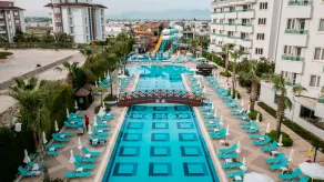 Wyndham Garden Lara - Pool