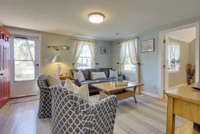 1 Mi to South Village Beach: Bbq-ready Retreat - Interiør