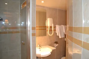 Hotel Touring - Bathroom