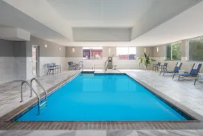 GLō Best Western Enid OK Downtown - Convention Center Hotel - Piscine