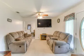 Cozy Waycross House w/ Yard & Screened Patio! - Interiör