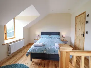Hen Blaid - Room