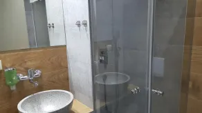 Hotel Kreuzbergbaude beim Berzdorfer See mit Wohlfühl Sauna - Bathroom