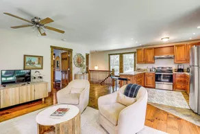 Walk to River: Couples Retreat in Kintnersville! - Innvendig