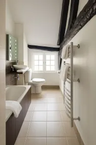 Kings Arms Hotel - Bathroom