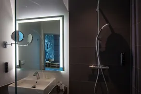 Hotel Esplanade Dortmund - Bathroom