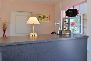 Majestic Inn & Suites - Hall