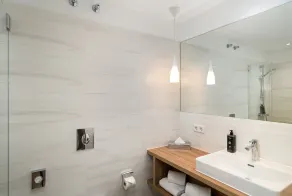 elaya hotel regensburg city center, Trademark by Wyndham - Baño