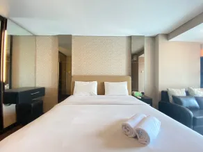 Deluxe & Well Appointed 2BR at El Royale Apartment By Travelio - Zimmer