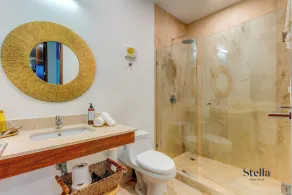 Private Rooftop 1BR Condo with Stunning Common Areas - Badezimmer