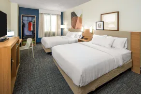 Spark by Hilton Bloomington - Habitación