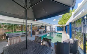 Cosmopolitan Motel & Serviced Apartments - Pool
