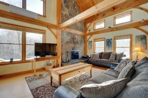 Secluded Vermont Retreat: Outdoor Pool & Deck - Intérieur