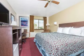 Days Inn by Wyndham Pueblo - Chambre