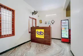 FabHotel Nimalan Residency - Réception