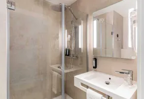 B&B HOTEL Luxembourg Centre Cloche d'Or - Bathroom