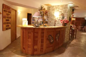 Logis Hôtel Les Autanes & Spa - Rezeption
