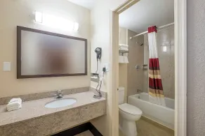Red Roof Inn Fredericksburg North - Badezimmer