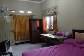 OYO Life 93403 Penginapan Adinda - Room