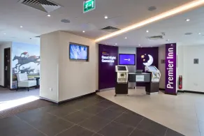 Premier Inn Cheltenham Town Centre - Reception