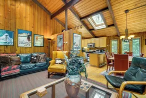 Jamaica Vacation Home w/ Deck: 8 Mi to Skiing! - Innenbereich