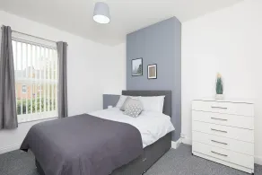 4 Bed Derby House - Long Stays- Parking - Room