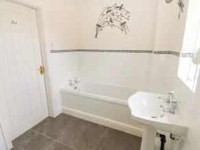 Summer Farm Cottage - Bathroom