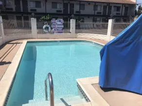 Cozy Inn - Piscine