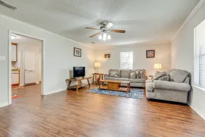 Charming Satsuma Home ~ 14 Mi to Mobile! - Interiör