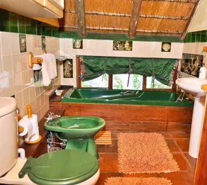 Bali at Scenic Haven Lodge in Hartbeespoort - Badezimmer