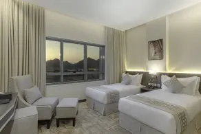 The Seasons Hotel - Room