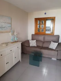 Apartment With Panoramic Frontal Sea Views - Opholdsområde