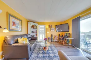 Deck w/ Views: Lakeside Spring Lake Cottage - Innenbereich