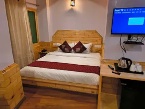 Swimming Pool Hotel In Kasol -Near Mall Road - Chambre