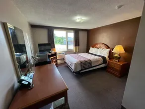 Bear's den Lounge and Motel - Rum