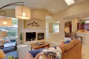 Bend Home: Office, Garage, Parks, Seasonal Pool! - Interiør