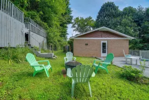 Fire Pit & Mountain Views: Quiet Sparta Getaway - Innenbereich
