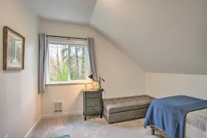 Modern Hideaway: Fire Pit, 5 Mi to Mt Rainier - Zimmer