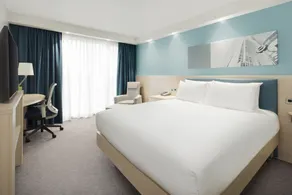 Hampton by Hilton London Excel - Room