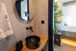 Triple A - Stylish Seven On The Pedestrian - FREE Parking! - Bathroom