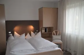 Castell Hotel & Restaurant - Room