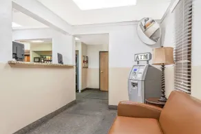 Super 8 by Wyndham Montgomery Maybrook - Hall