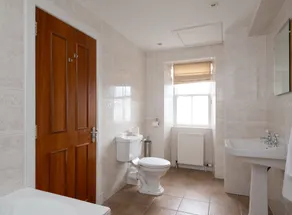 Grant Arms Hotel - Bathroom