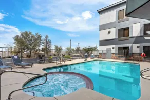 Spark by Hilton Phoenix East Mesa - Piscine