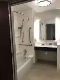 Holiday Inn Express Hotel & Suites Canton by IHG - Salle de bain