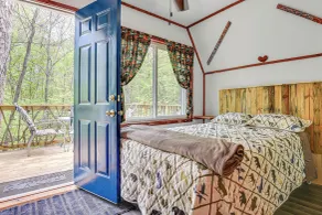 Mtn-view Cabin w/ Deck & Fire Pit in Des Arc! - Innvendig