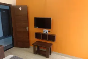 NEW SURYA DELUXE BOARDING AND LODGING - Rum