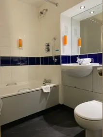 Days Inn Michaelwood M5 - Bathroom