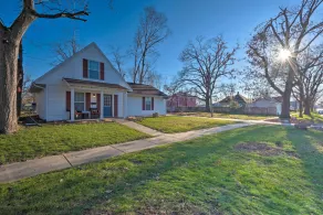 Cozy Cedar Rapids Pad - 2 Blocks to Mercy Care! - Interior